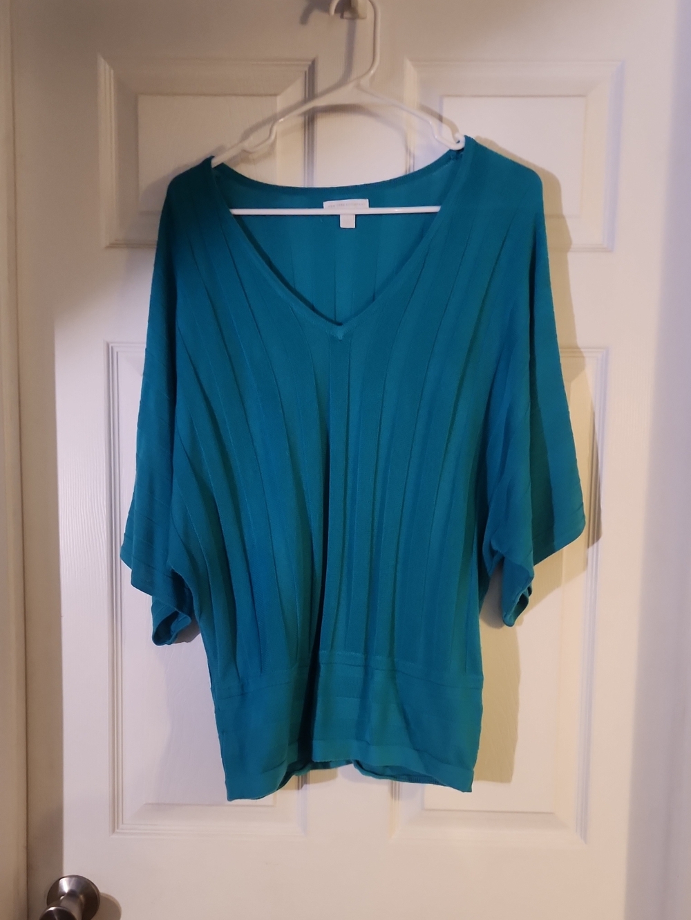 New York &Company-Women's V-Neck Short Sleeve Knit Top - Teal